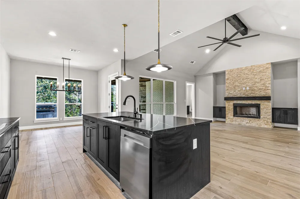 1064 Glenoaks Drive Weatherford, TX 76088