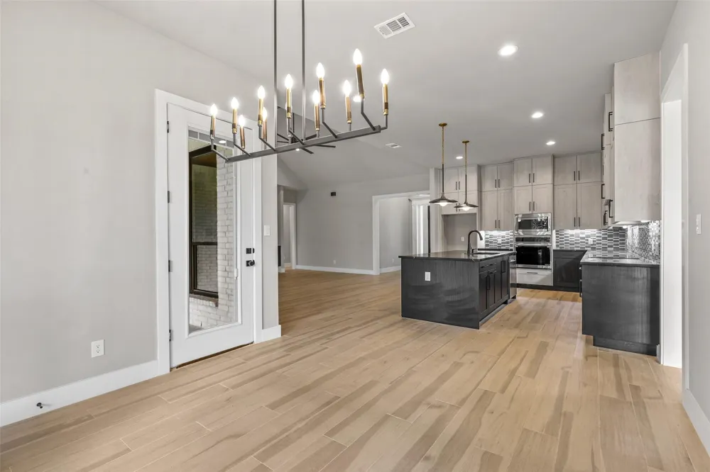 1064 Glenoaks Drive Weatherford, TX 76088