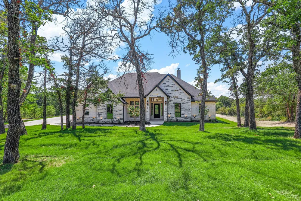 1064 Glenoaks Drive Weatherford, TX 76088