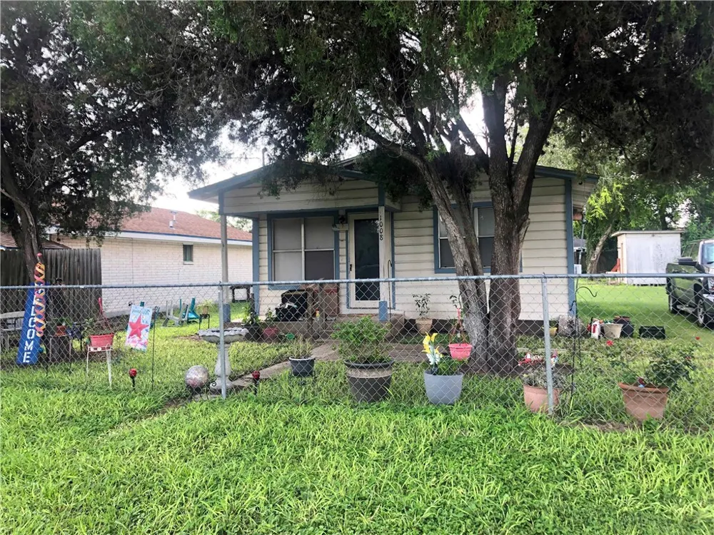 1008 E Kennedy Street Beeville, TX 78102