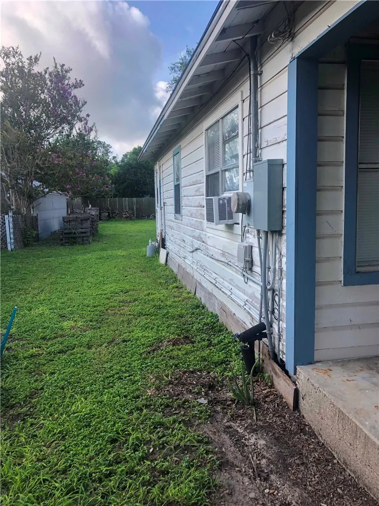 1008 E Kennedy Street Beeville, TX 78102