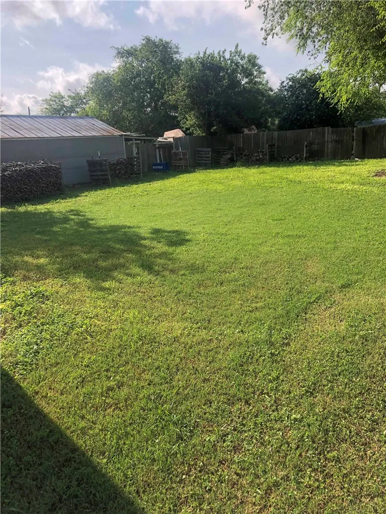 1008 E Kennedy Street Beeville, TX 78102