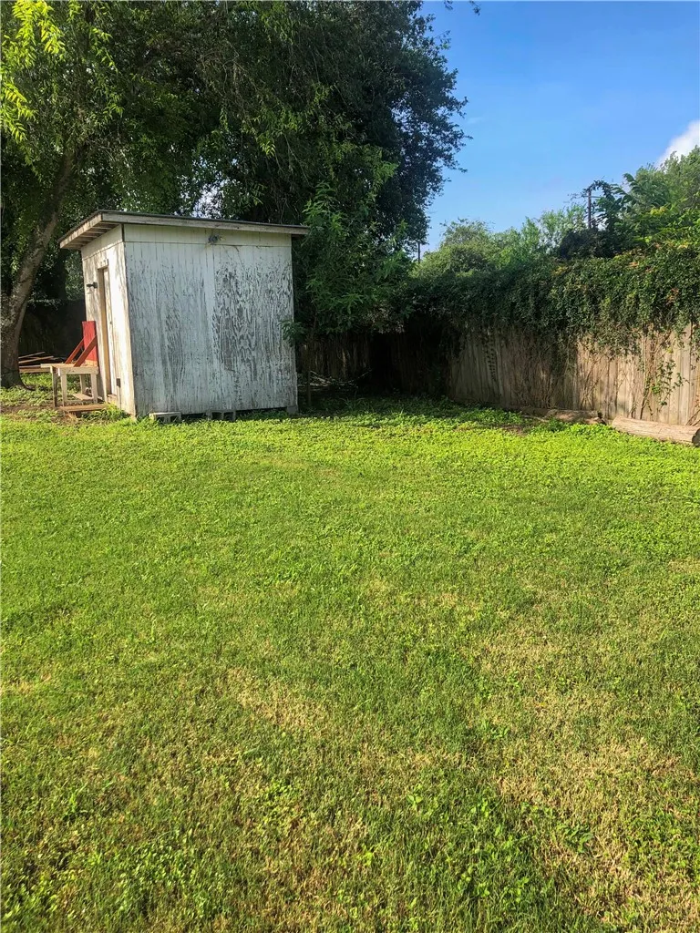 1008 E Kennedy Street Beeville, TX 78102