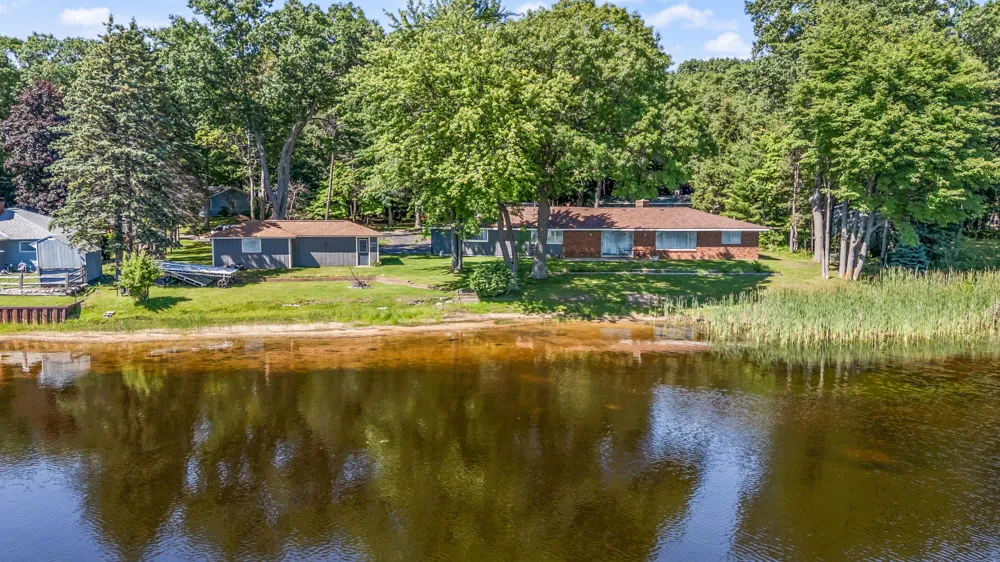 339 Mcnitt Road Manistee, MI 49660