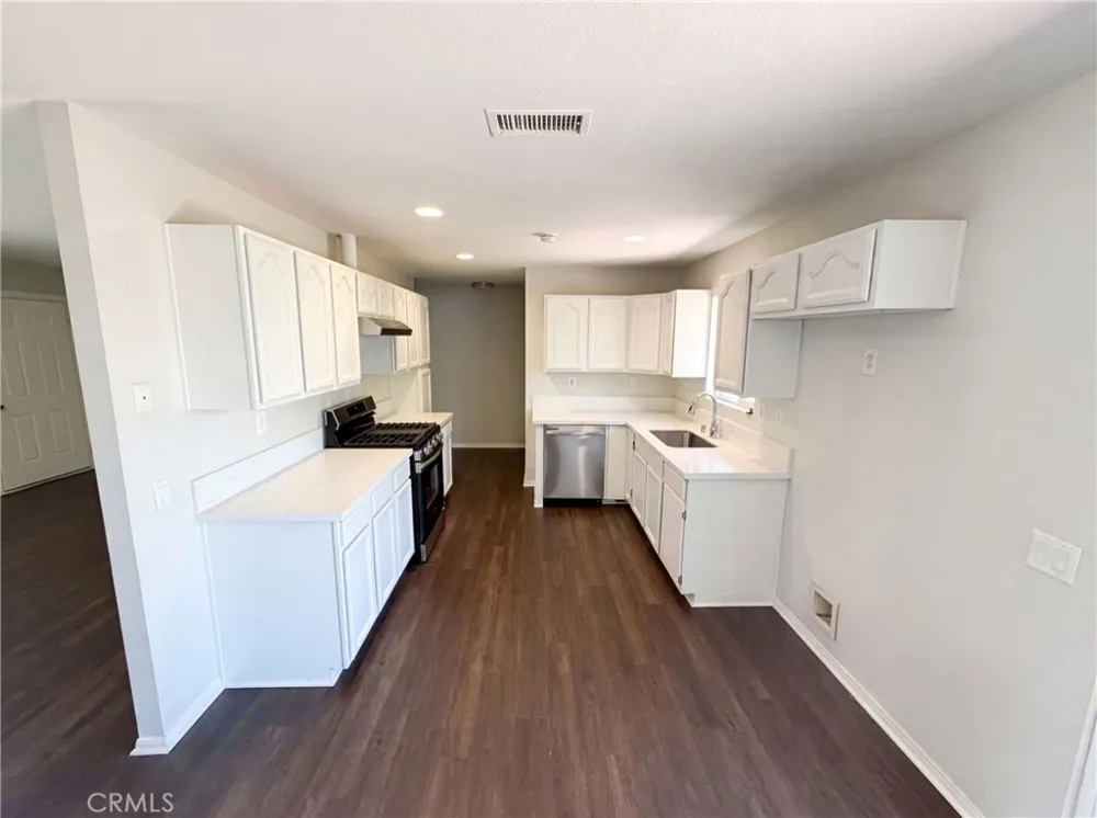 215 Laurel Hemet, CA 92544