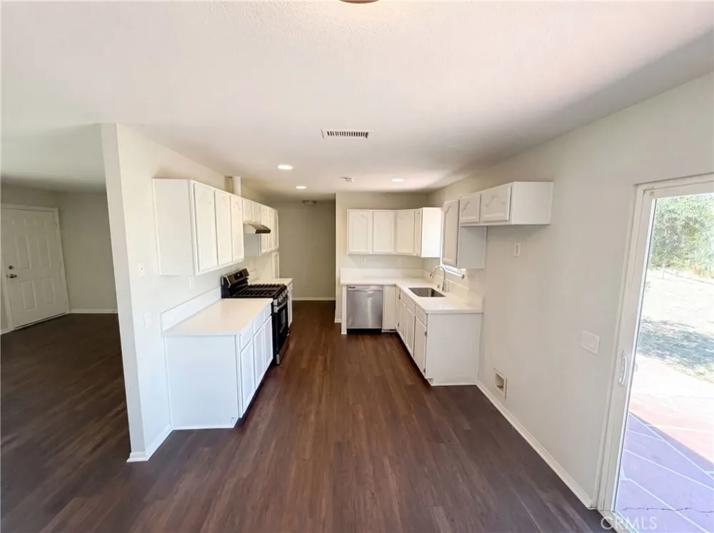 215 Laurel Hemet, CA 92544