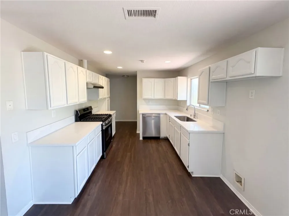 215 Laurel Hemet, CA 92544