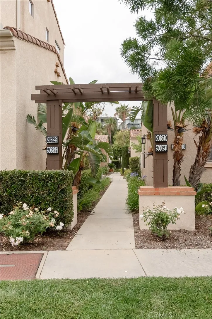 20323 Livorno Porter Ranch, CA 91326