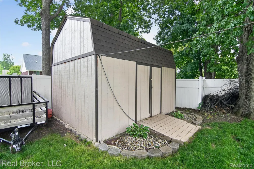 15156 Oak Valley Lane Monroe Charter Township, MI 48161