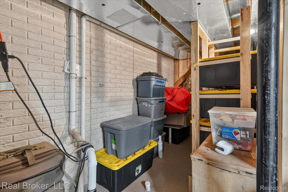 15156 Oak Valley Lane Monroe Charter Township, MI 48161