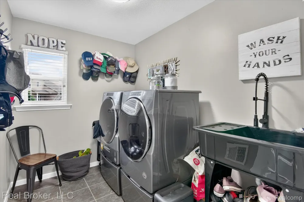 15156 Oak Valley Lane Monroe Charter Township, MI 48161