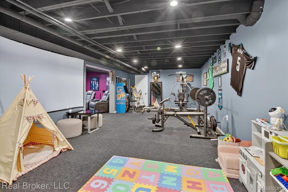 15156 Oak Valley Lane Monroe Charter Township, MI 48161