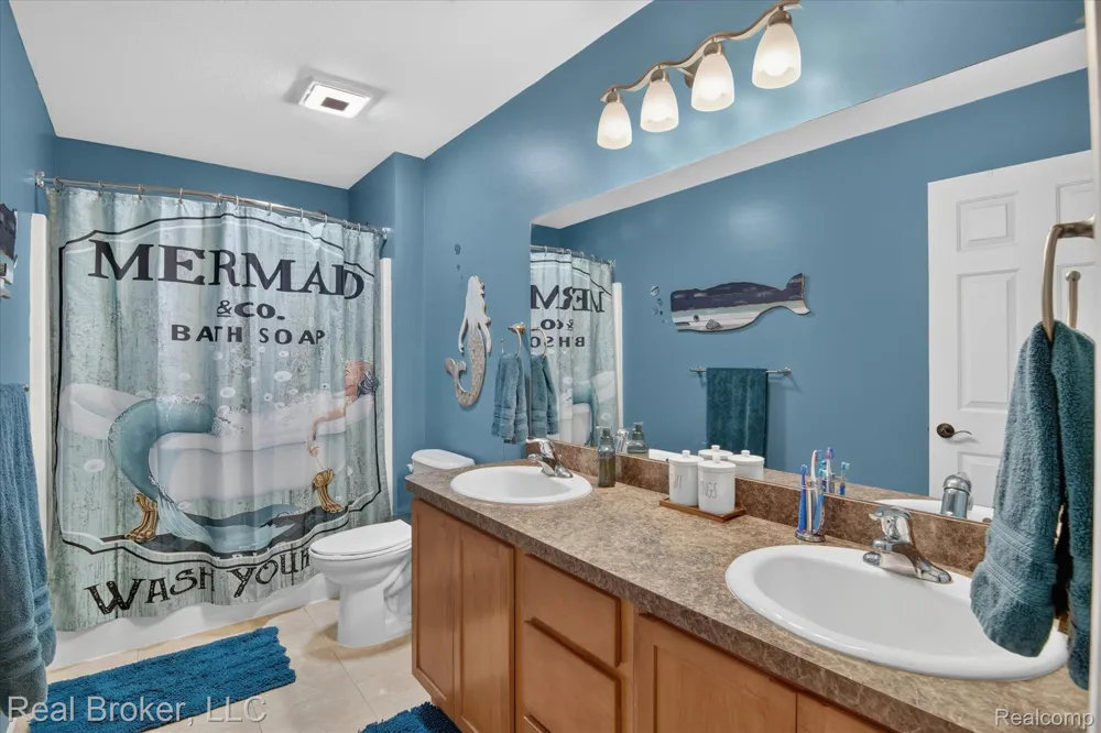 15156 Oak Valley Lane Monroe Charter Township, MI 48161