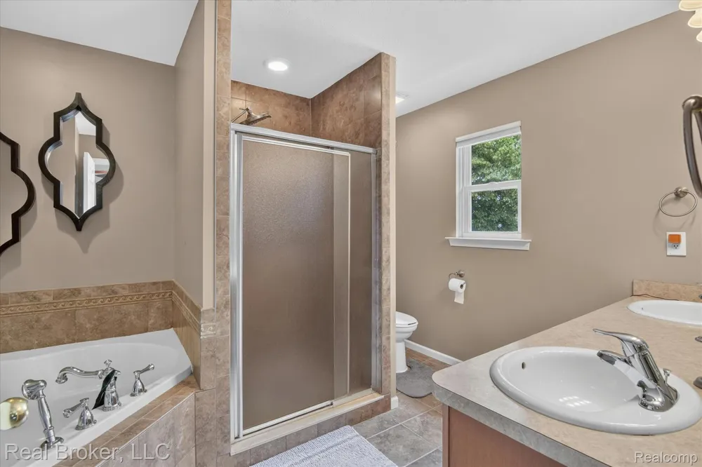 15156 Oak Valley Lane Monroe Charter Township, MI 48161