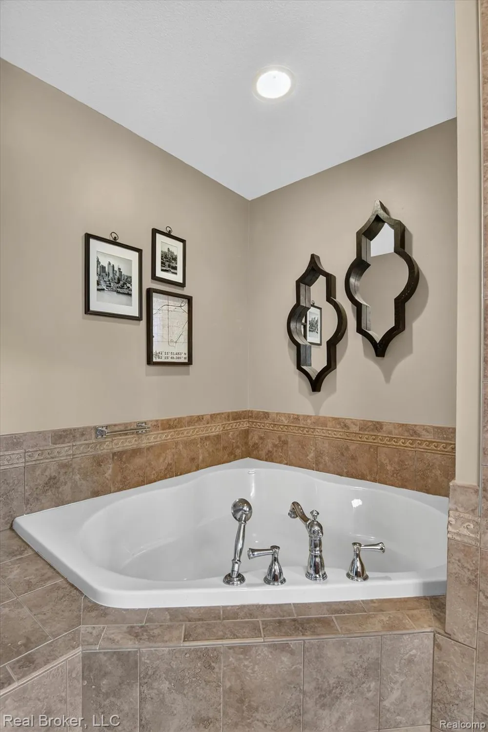 15156 Oak Valley Lane Monroe Charter Township, MI 48161