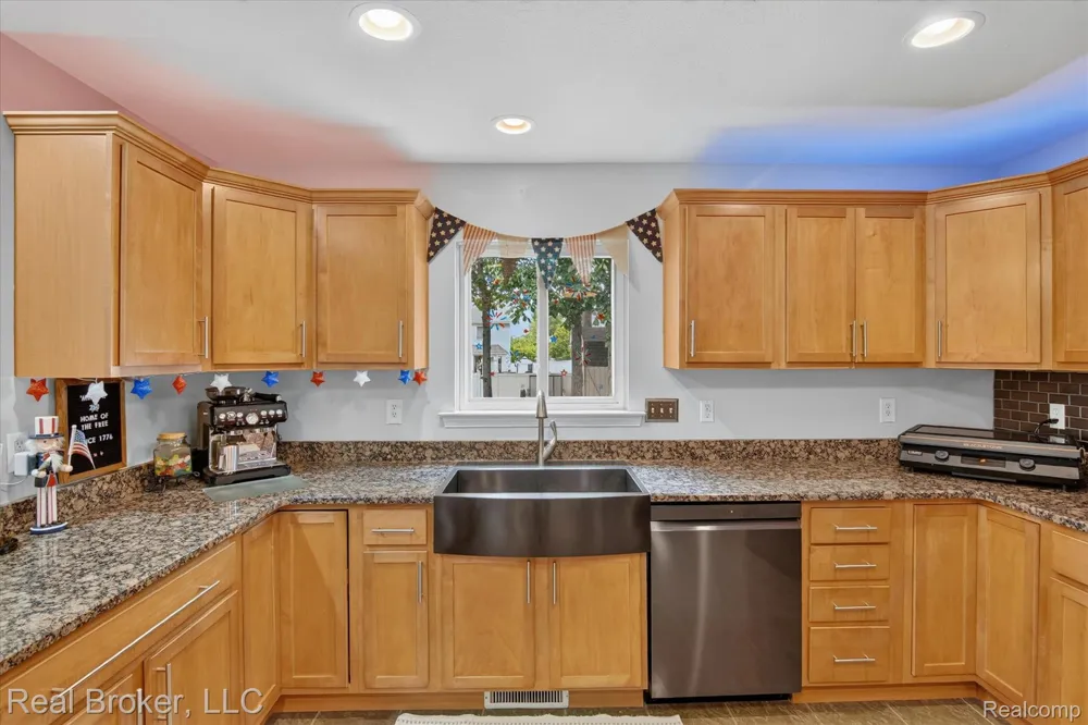 15156 Oak Valley Lane Monroe Charter Township, MI 48161