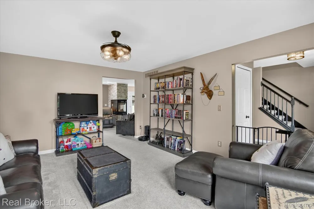 15156 Oak Valley Lane Monroe Charter Township, MI 48161
