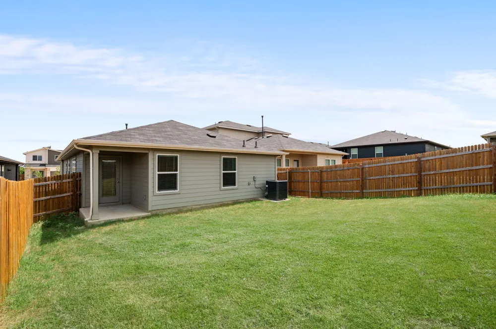 508 Gladiola Loop Kyle, TX 78640
