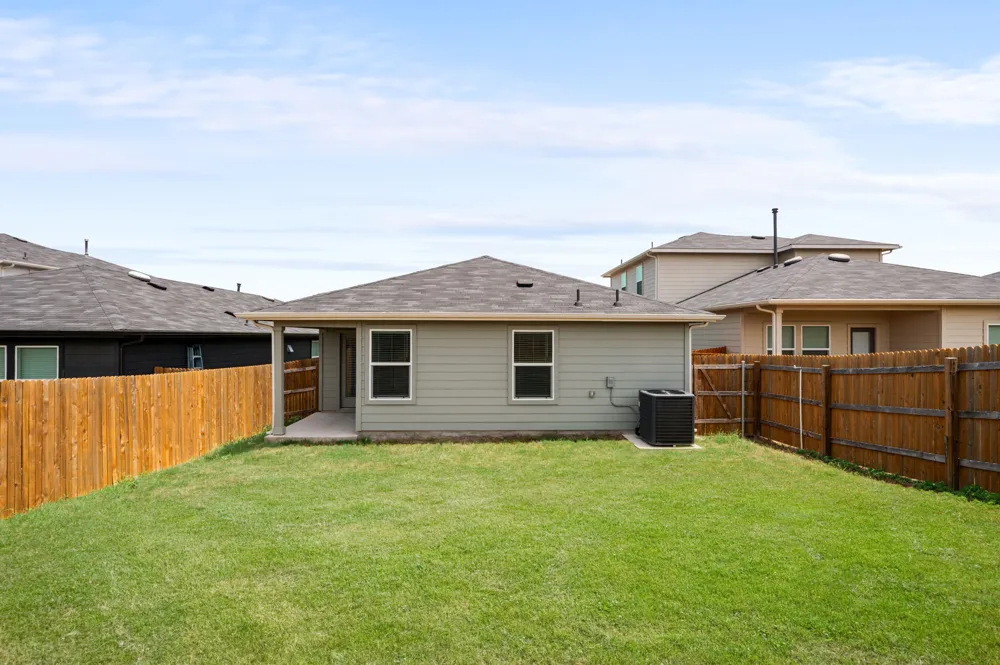 508 Gladiola Loop Kyle, TX 78640