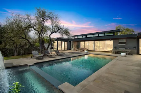 4001 Verano Drive