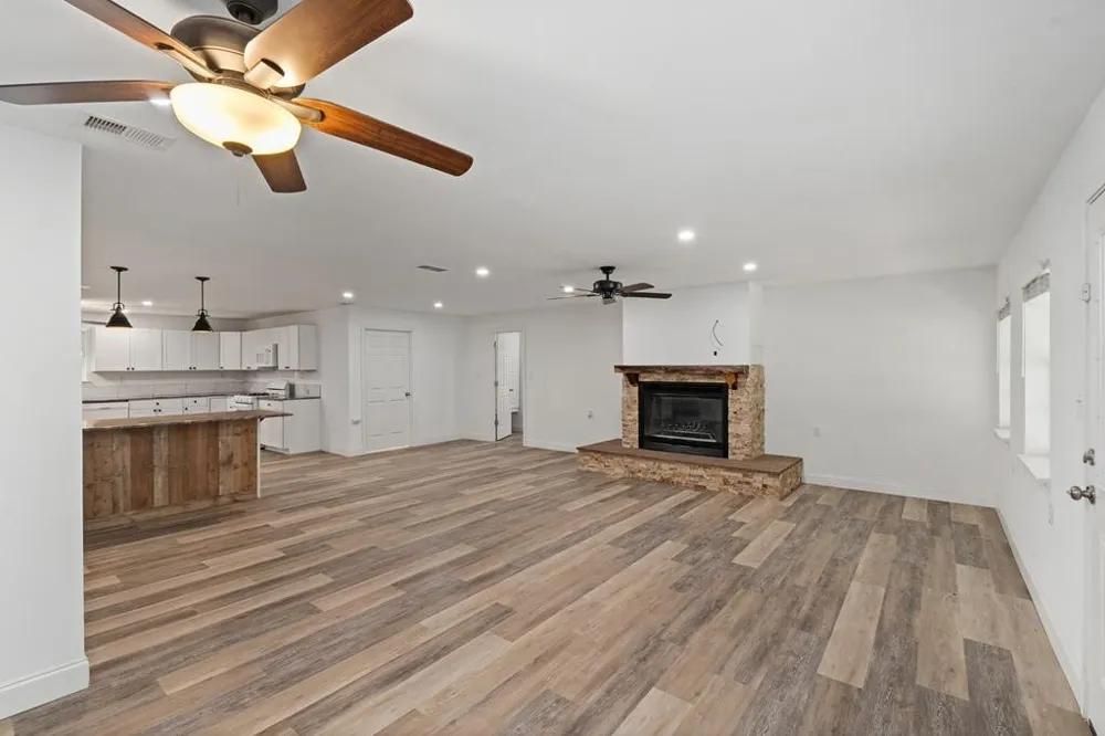 15800 County Road 4009 Mabank, TX 75147