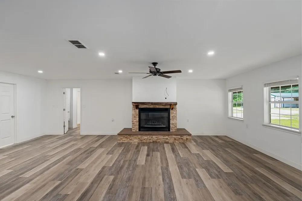 15800 County Road 4009 Mabank, TX 75147