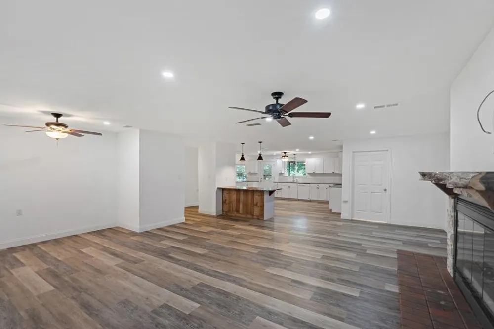 15800 County Road 4009 Mabank, TX 75147