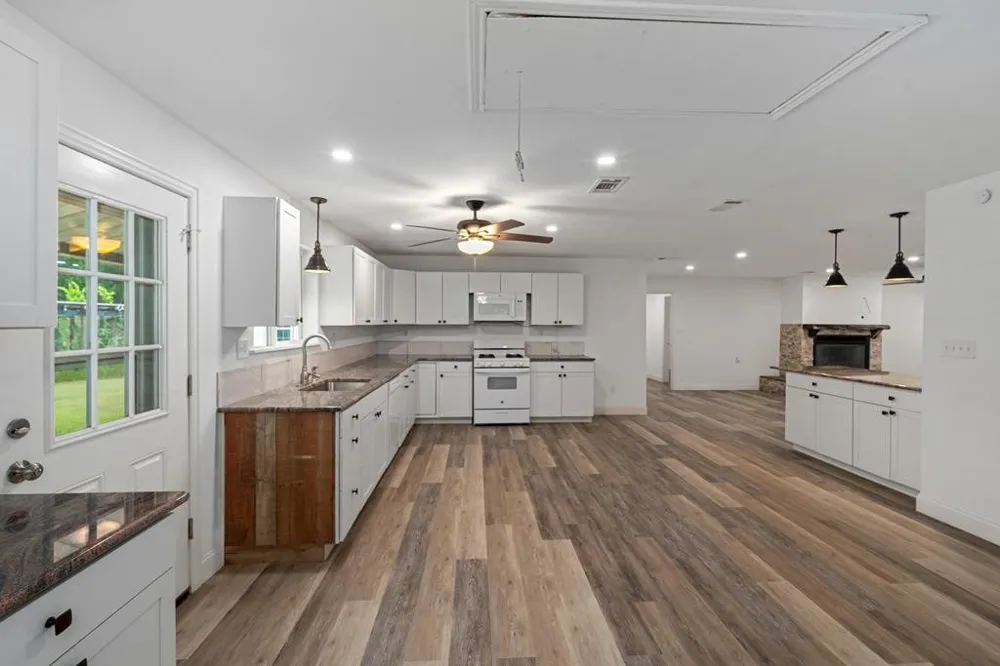 15800 County Road 4009 Mabank, TX 75147