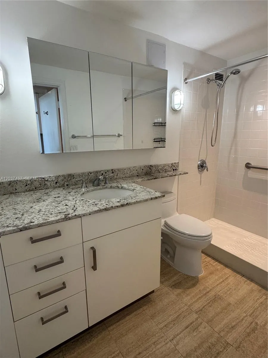 700 Biltmore Way #916 Coral Gables, FL 33134