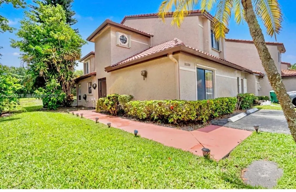 3539 W Inverrary Blvd W Lauderhill, FL 33319