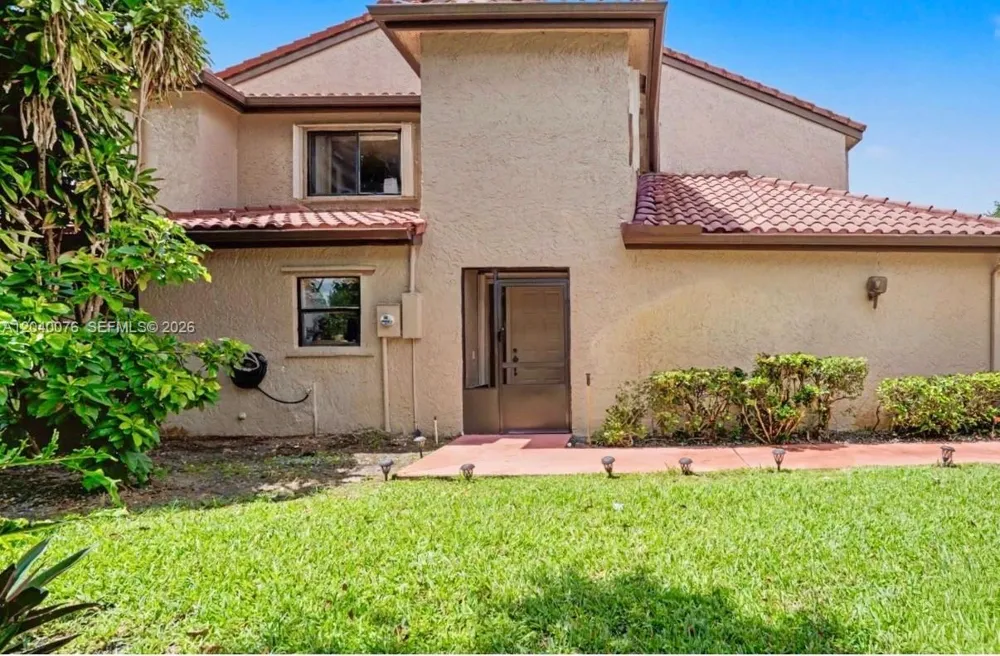 3539 W Inverrary Blvd W Lauderhill, FL 33319