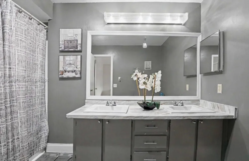 3539 W Inverrary Blvd W Lauderhill, FL 33319