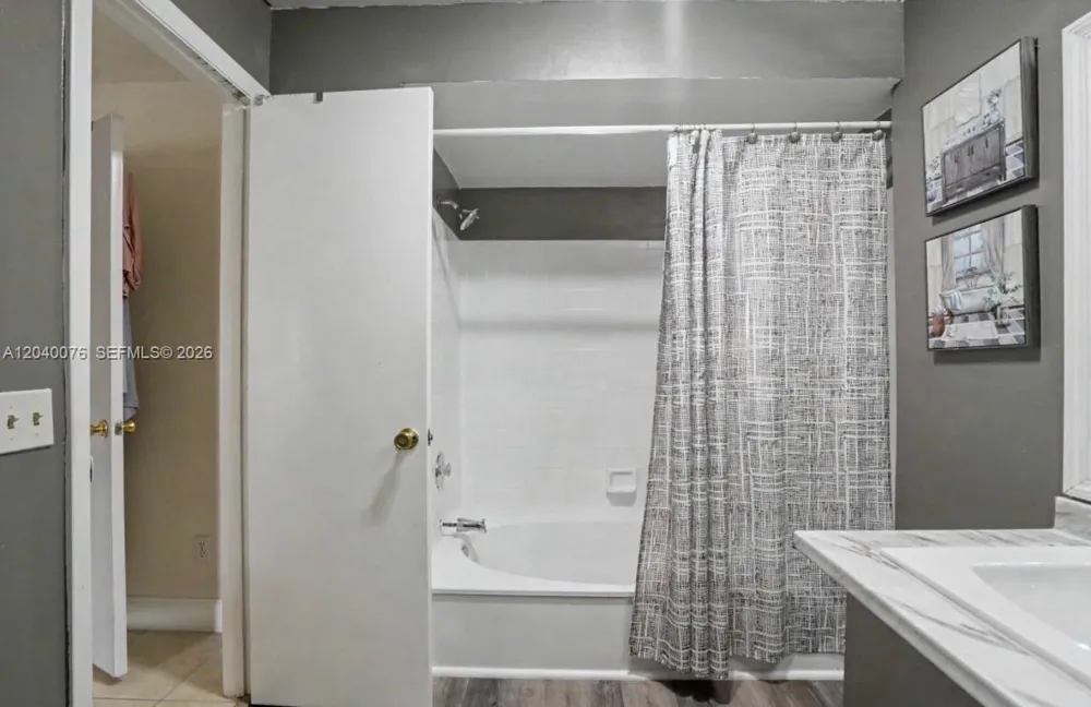 3539 W Inverrary Blvd W Lauderhill, FL 33319