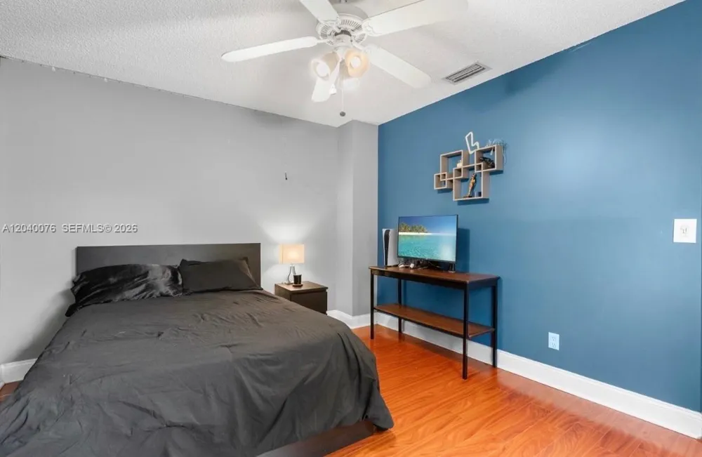 3539 W Inverrary Blvd W Lauderhill, FL 33319