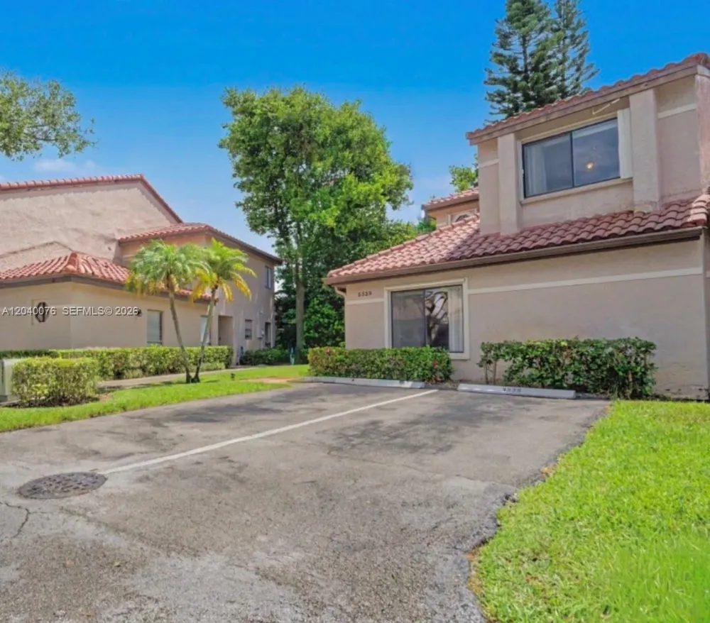 3539 W Inverrary Blvd W Lauderhill, FL 33319