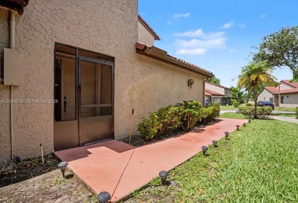 3539 W Inverrary Blvd W Lauderhill, FL 33319