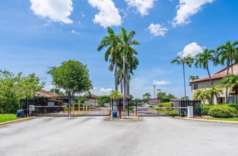 3539 W Inverrary Blvd W Lauderhill, FL 33319