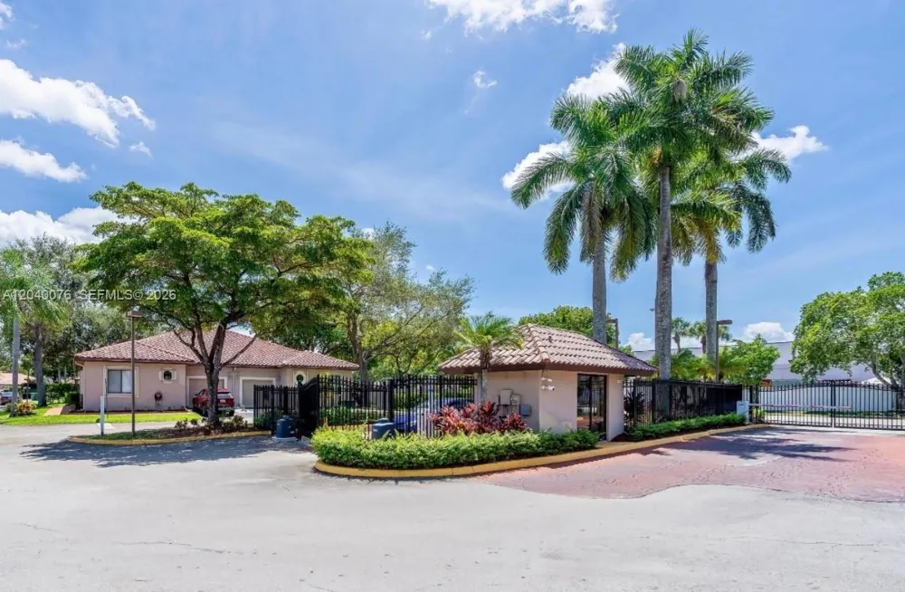 3539 W Inverrary Blvd W Lauderhill, FL 33319