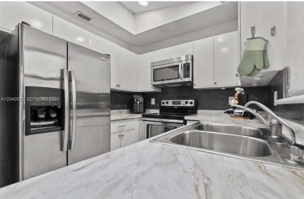 3539 W Inverrary Blvd W Lauderhill, FL 33319