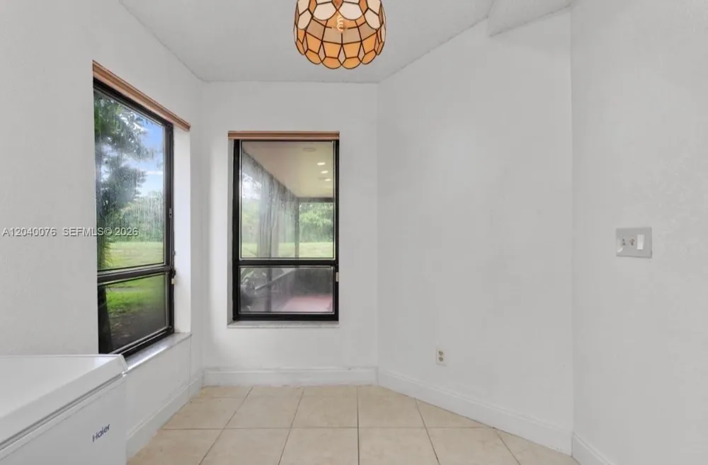 3539 W Inverrary Blvd W Lauderhill, FL 33319