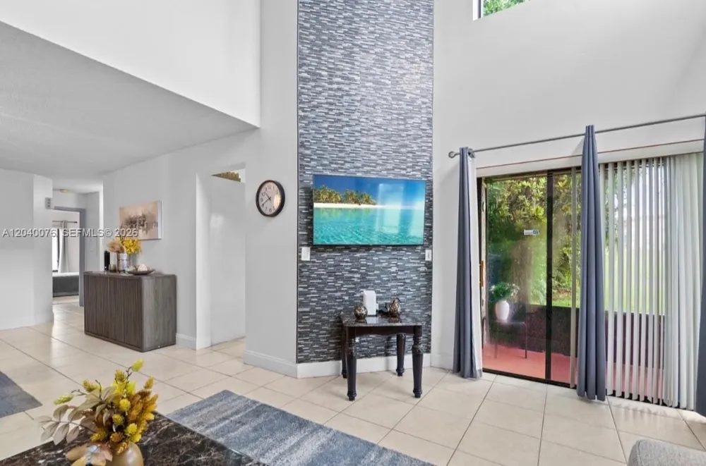 3539 W Inverrary Blvd W Lauderhill, FL 33319