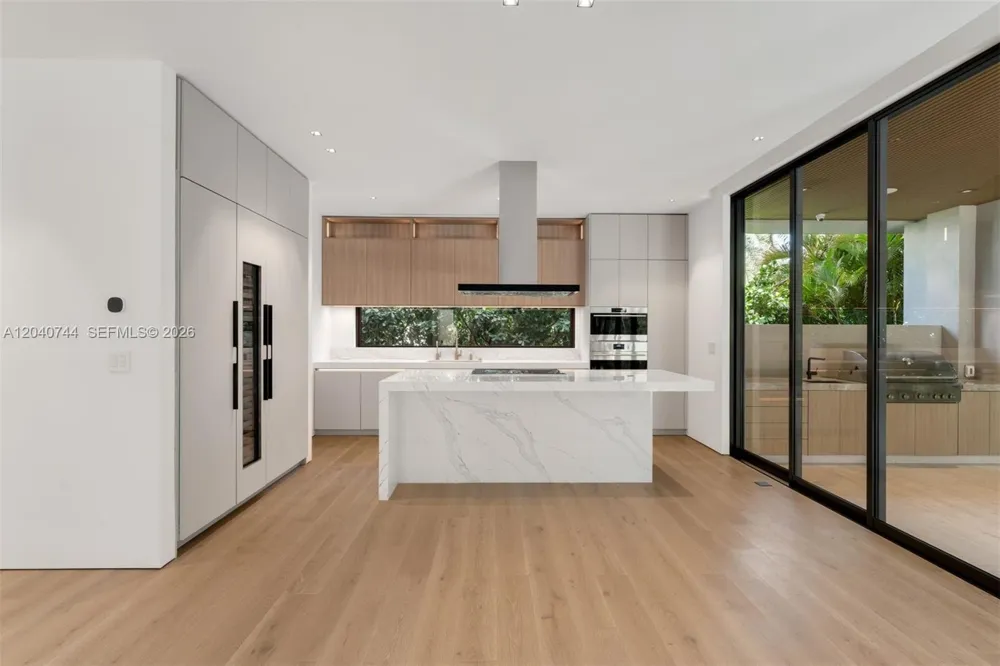 165 Hampton Ln Key Biscayne, FL 33149
