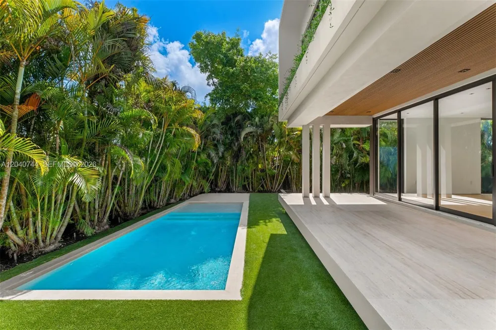 165 Hampton Ln Key Biscayne, FL 33149