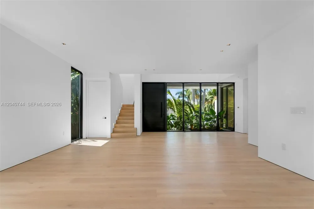 165 Hampton Ln Key Biscayne, FL 33149