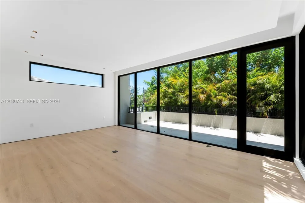 165 Hampton Ln Key Biscayne, FL 33149