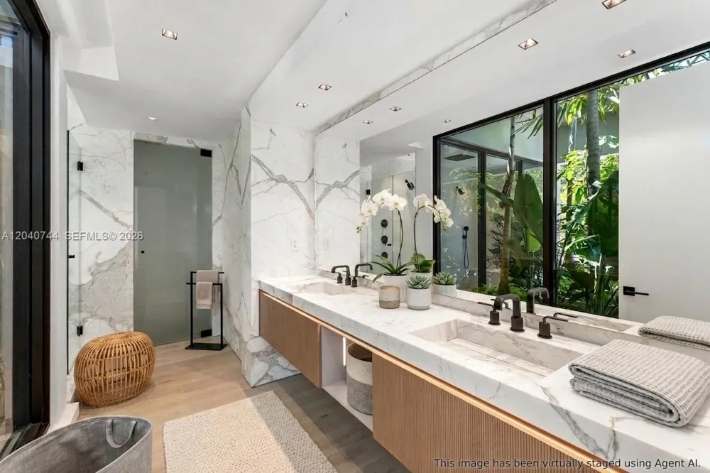 165 Hampton Ln Key Biscayne, FL 33149