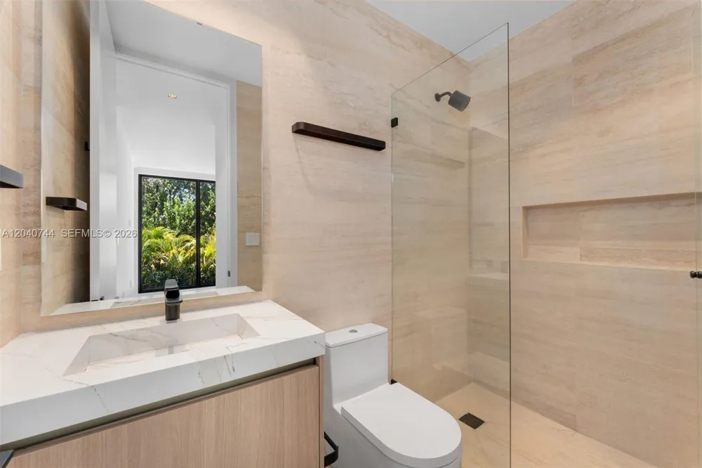 165 Hampton Ln Key Biscayne, FL 33149