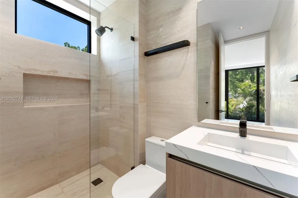 165 Hampton Ln Key Biscayne, FL 33149