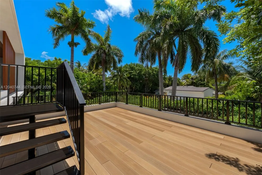 165 Hampton Ln Key Biscayne, FL 33149
