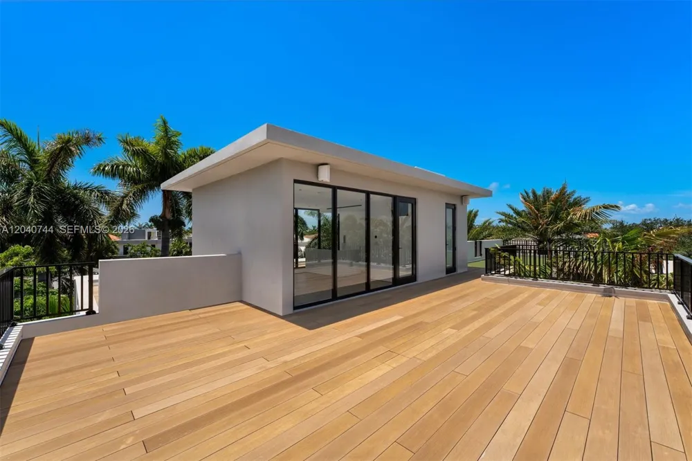 165 Hampton Ln Key Biscayne, FL 33149